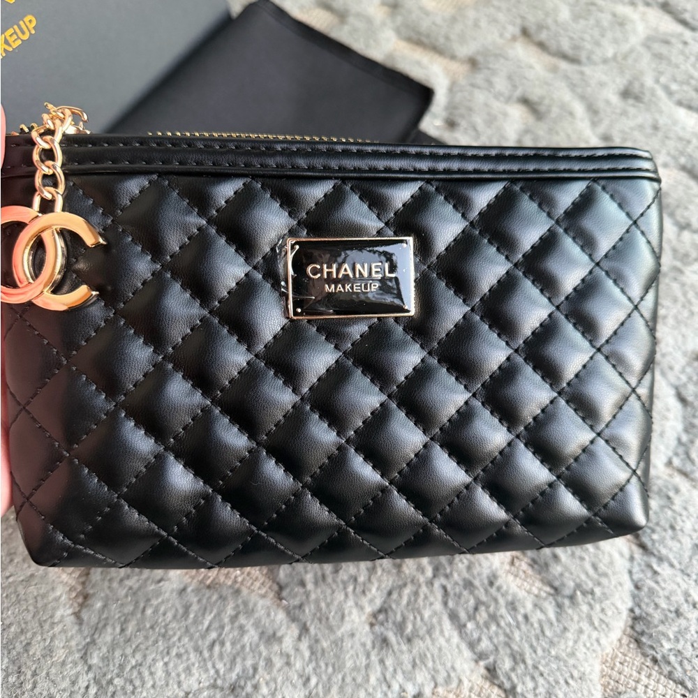CHANEL MAKEUP Collectors Black Quilted Pouch with Gold Accents - Picture 6 of 7